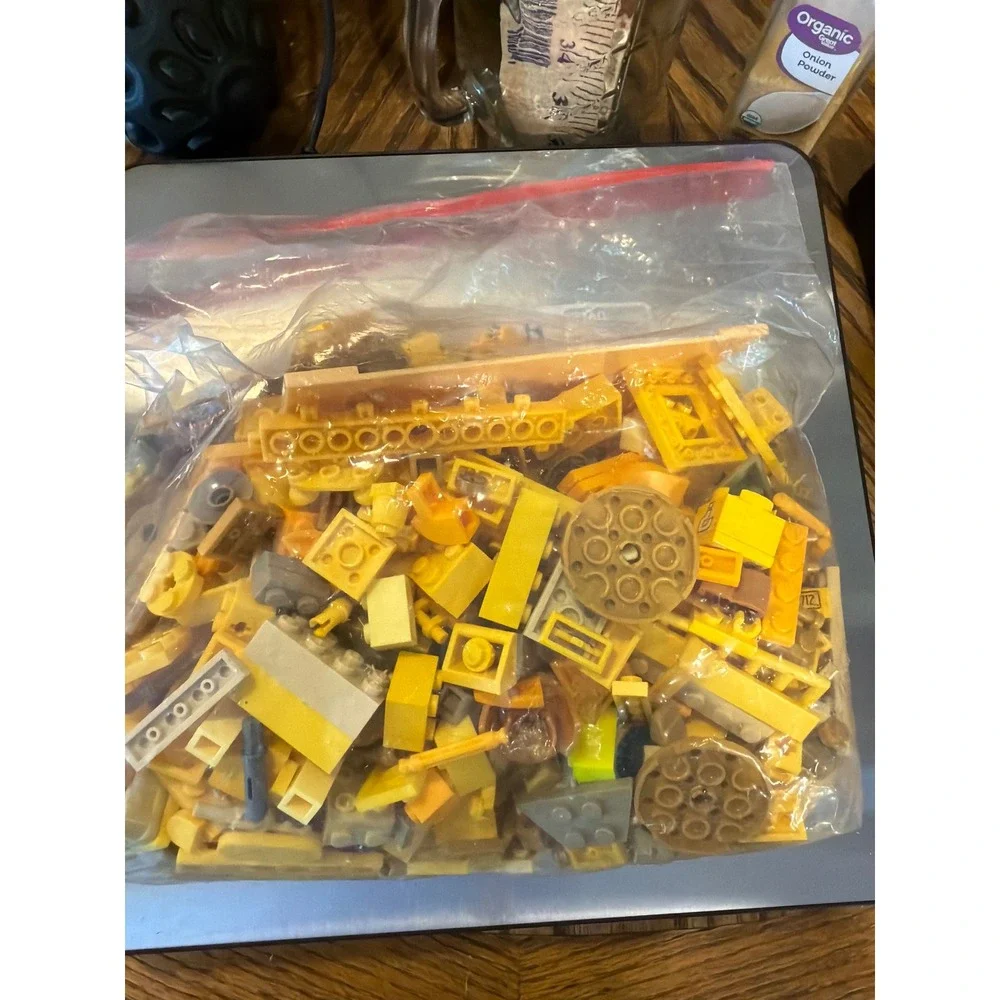 1lb 5oz Bulk Yellow and Tan Building Bricks Plates and‎ Specialty Pieces Lot